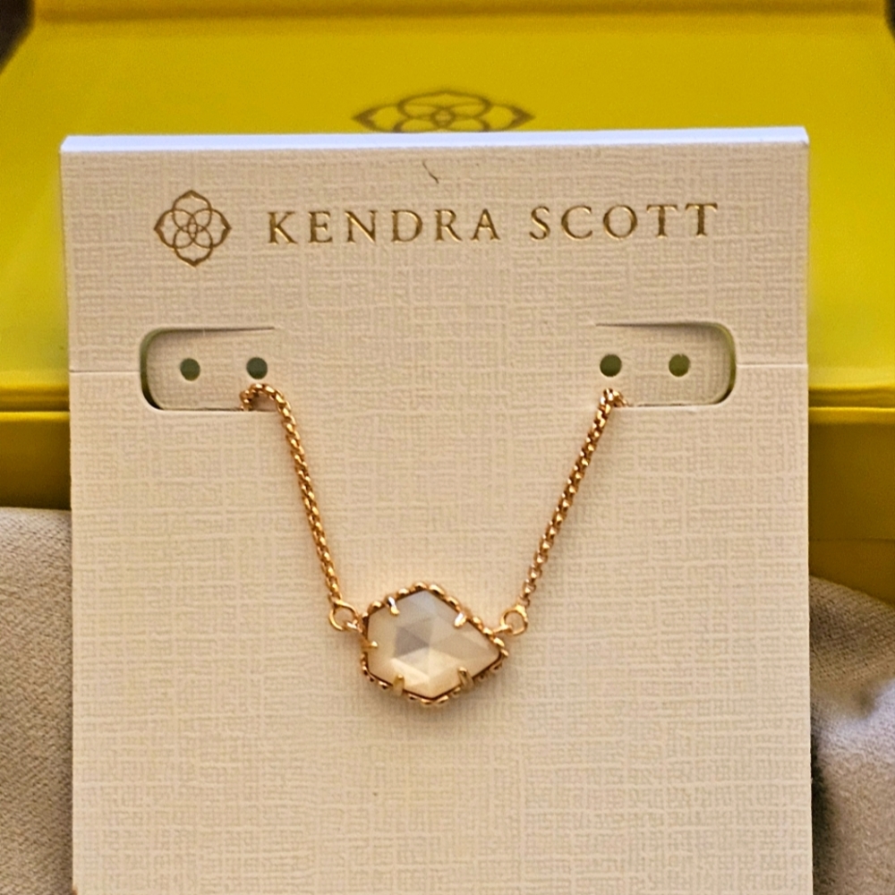Kendra Scott NWT Iridescent Mother of Pearl Necklace